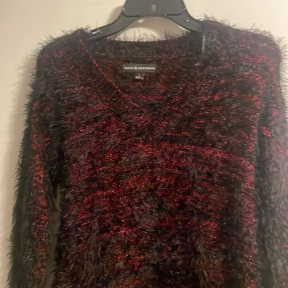 ⭐️Rock & Republic SUPERCOZY v-neck sweater 💕 RET.$95+! - Picture 4 of 8